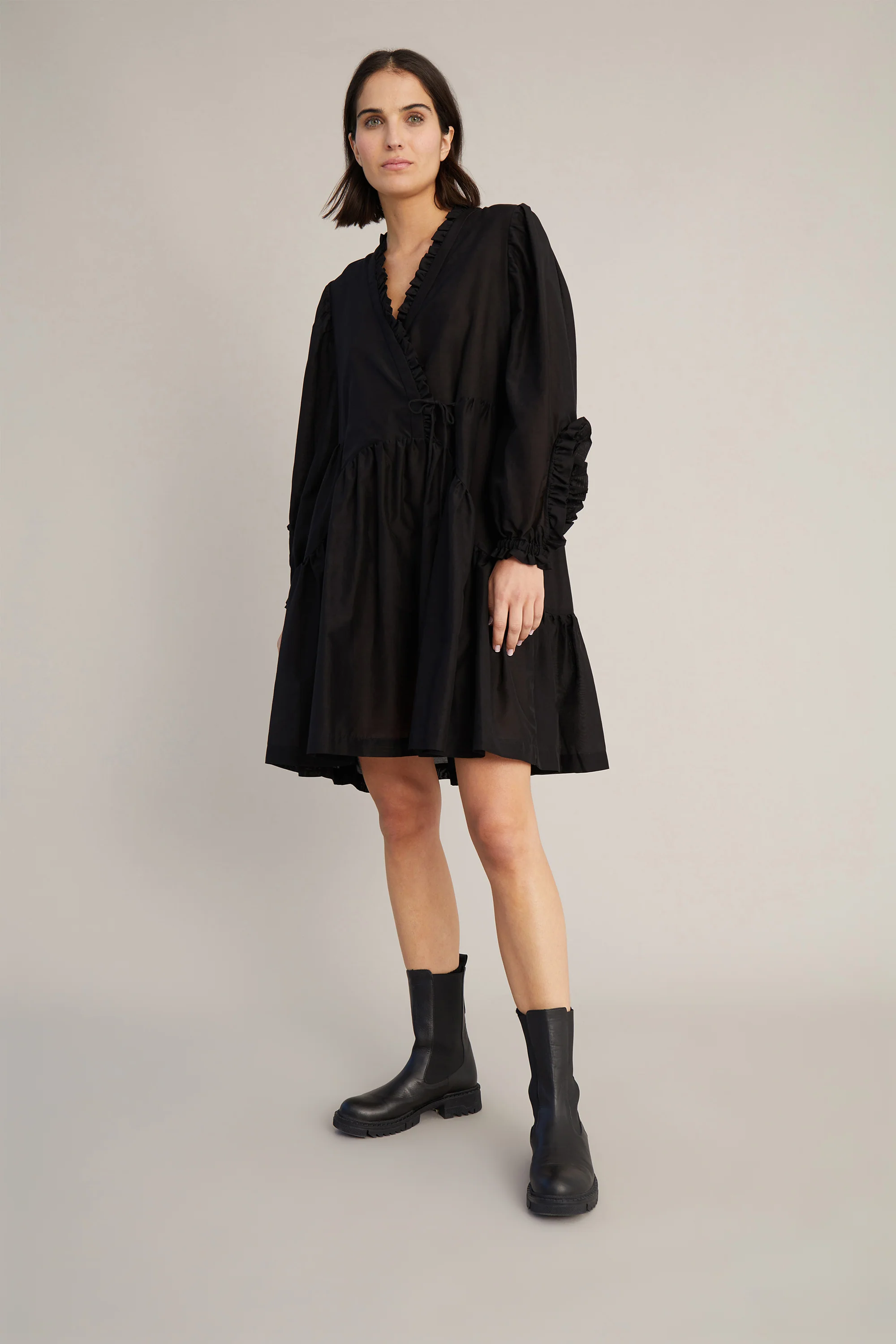 DIVIDED - BLACK - Image 3